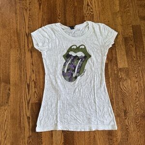 Royal Apparel Women’s White Tee Size Medium